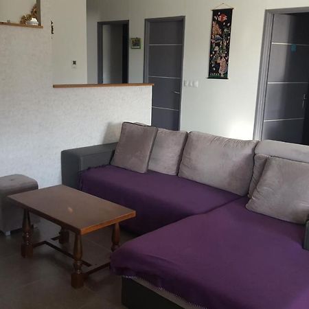 1 Chambre Privative Avec Bureau Et Cuisine Dans Maison 105 M2 Montfaucon Montfaucon  외부 사진