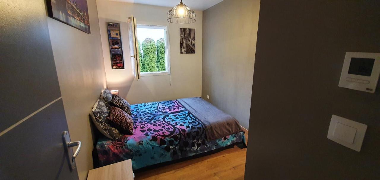 1 Chambre Privative Avec Bureau Et Cuisine Dans Maison 105 M2 Montfaucon Montfaucon  외부 사진