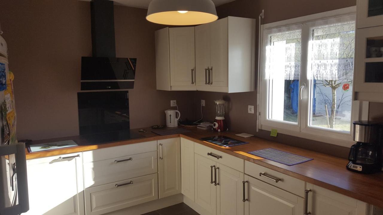 1 Chambre Privative Avec Bureau Et Cuisine Dans Maison 105 M2 Montfaucon Montfaucon  외부 사진